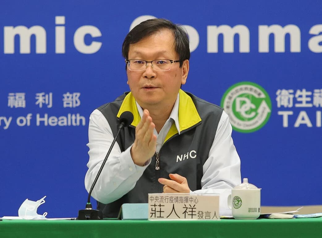 跩屁跩！ 記者問AZ疫苗哪些國家緩打？ 防疫指揮中心囂張回：為什麼要告訴你！