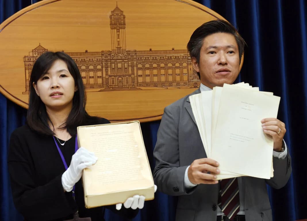 總統府2019年公布蔡英文自己聲稱的「博士論文原始文件」,並在國家圖書館提供查閱。 圖片來源:中央通訊社