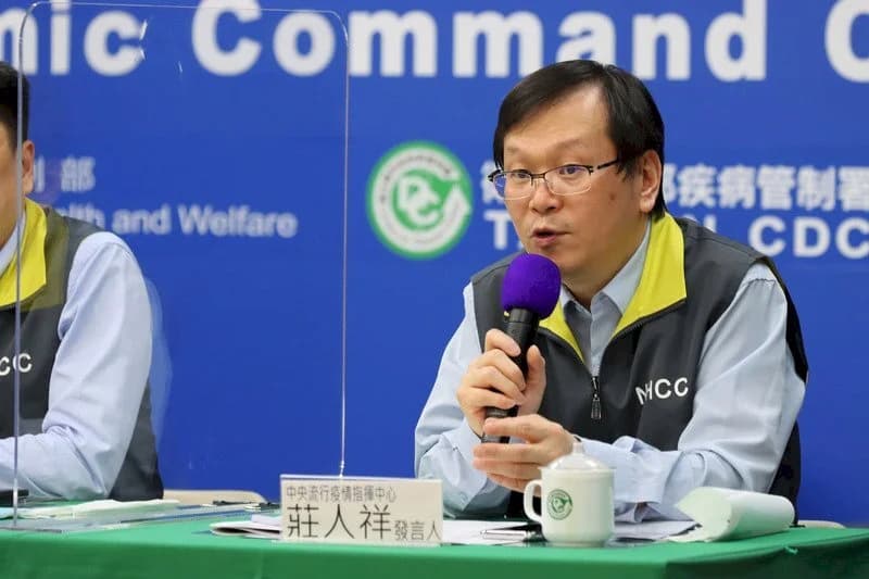 防疫指揮中心發言人莊人祥嗆聲,若有人覺得花7000元自費篩檢武漢肺炎不值,他無話可說。圖片提供:中央流行疫情指揮中心