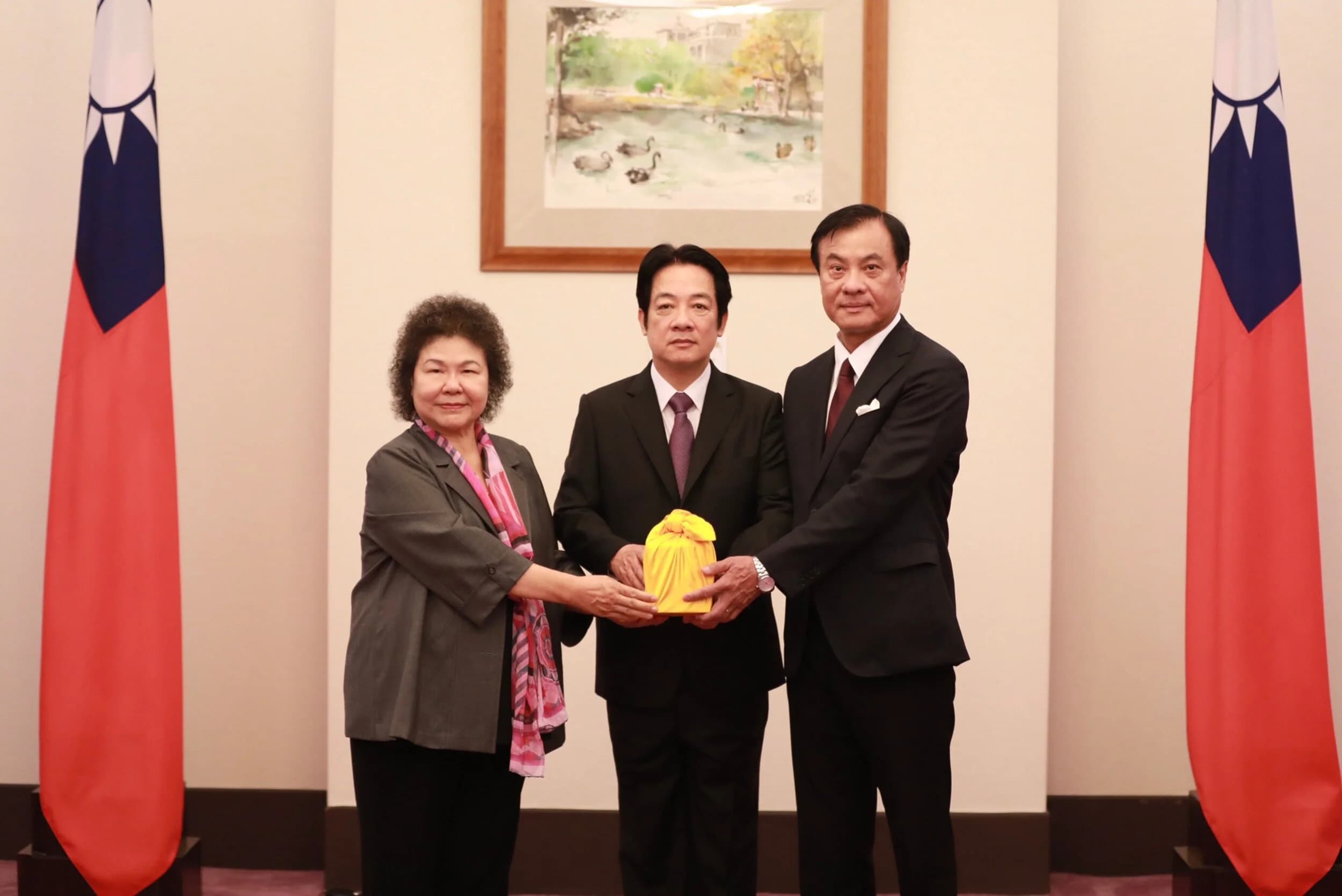 監委提名記者會......蔡英文神隱 由府秘書長蘇嘉全上陣坦承:黃健庭是總統直接提名