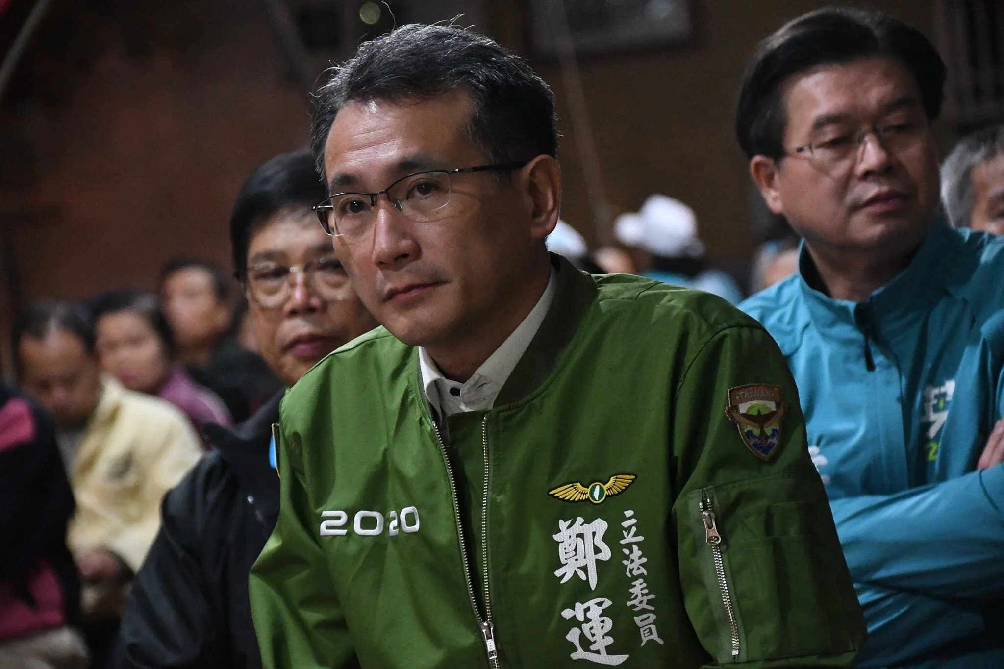 民進黨立院黨團幹事長鄭運鵬稱,華航正名、護照正名案事涉敏感,需審慎評估。圖片來源:鄭運鵬/Facebook