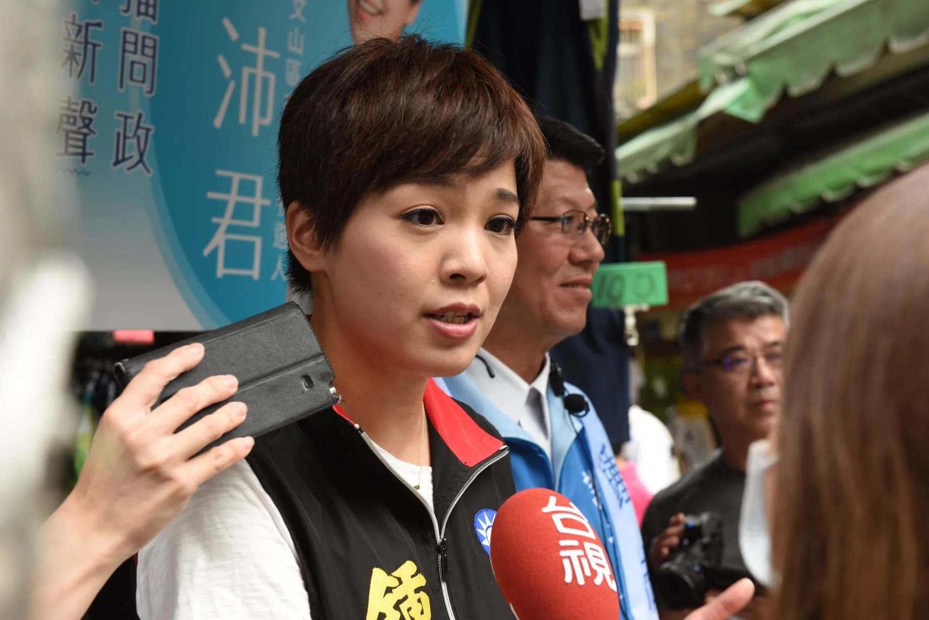 國民黨台北市議員鍾沛君就挖蔡英文臉書發現,在發生重大事件,蔡英文都說要與當地人民站在一起。圖片來源:鍾沛君/Facebook